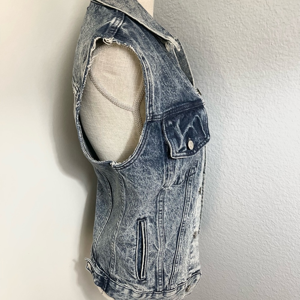 Brandy Melville Blue Denim Vest - Picture 4 of 7